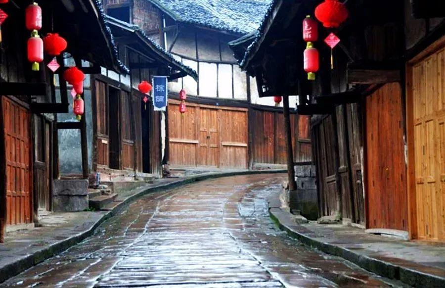 开设作业辅导、音乐、手工课等公益课程,武汉江夏藏龙社区公益托